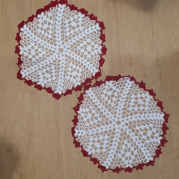 White And Red Handmade Doilies Set Of 2 Nwot - Picture 1 of 4
